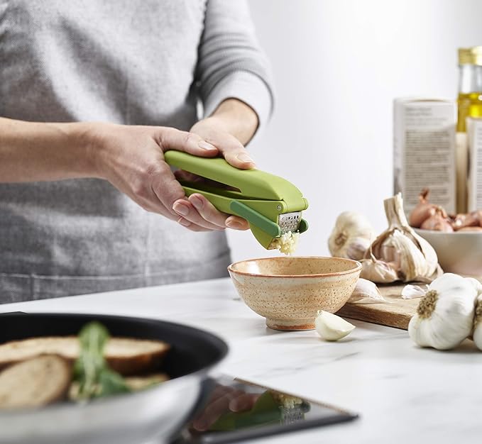 Joseph Joseph CleanForce Garlic Press with Wiper Green